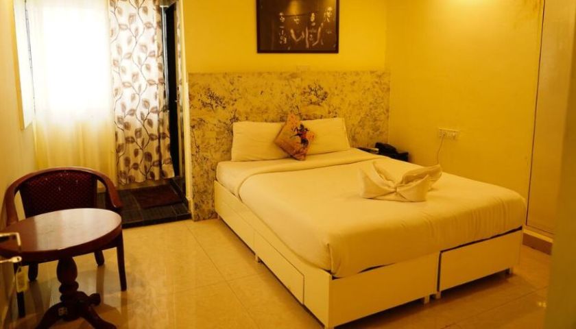 hotel in mukutmanipur